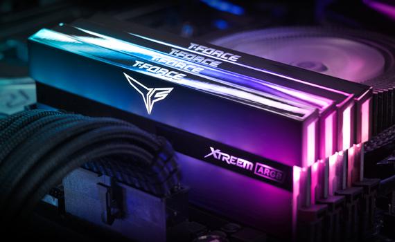 team xtreem 32g(8g4枚)未開封と開封したのみ team xtreem 32g(8g4枚)未開封と開封したのみ