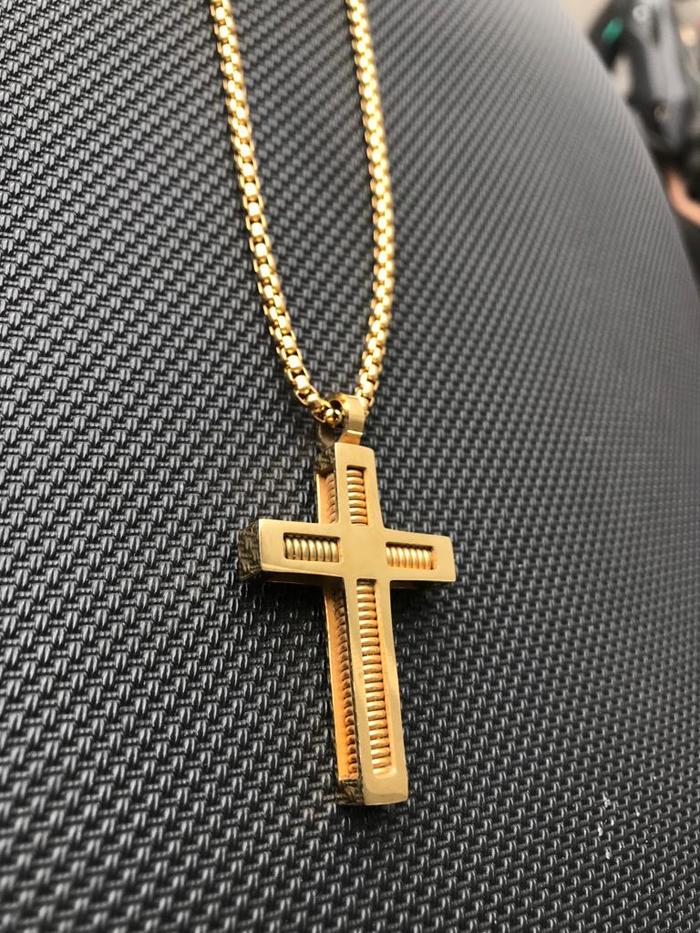 Gambar Kalung Salib Pria Titanium Model 2022 - gold dari Sinergi 45 undefined Tokopedia