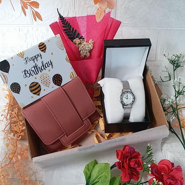 Gambar Hampers Ulang Tahun Gift Box Birthday Hampers Cewek Kado Ultah Cewek - PAKET B dari Perdana Jaya Makmur.1 undefined Tokopedia