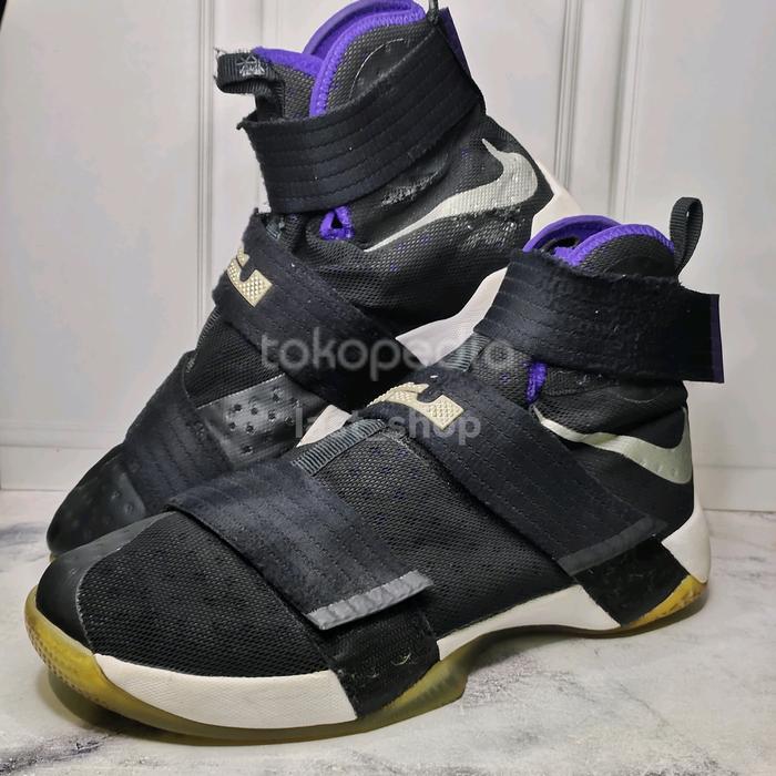 Nike Zoom LeBron Soldier 10 Men's Basketball Shoe. Nike ID