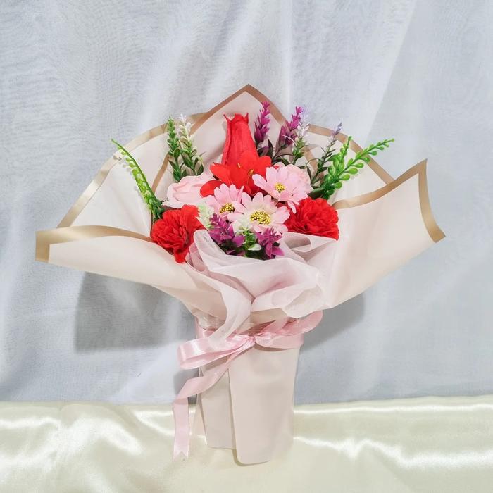 Gambar mini buket bunga pink - pink dari Anugrah Gift and Flower undefined Tokopedia