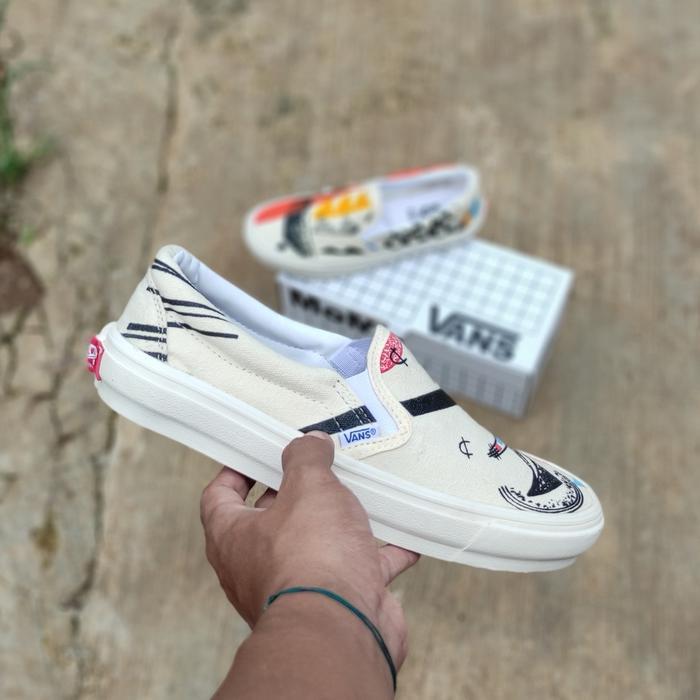 Gambar SEPATU VANS SLIP-ON MOMA PRIA FULL BLACK 39-43. SEPATU SNEAKERS PRIA - Cream, 43 dari Planet sneakers.tgr undefined Tokopedia