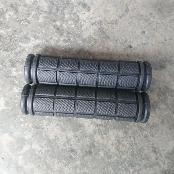 Gambar Handlegrip Sepeda Warna Bahan Karet Mirip Grip Oury - Hitam dari AE Bike undefined Tokopedia