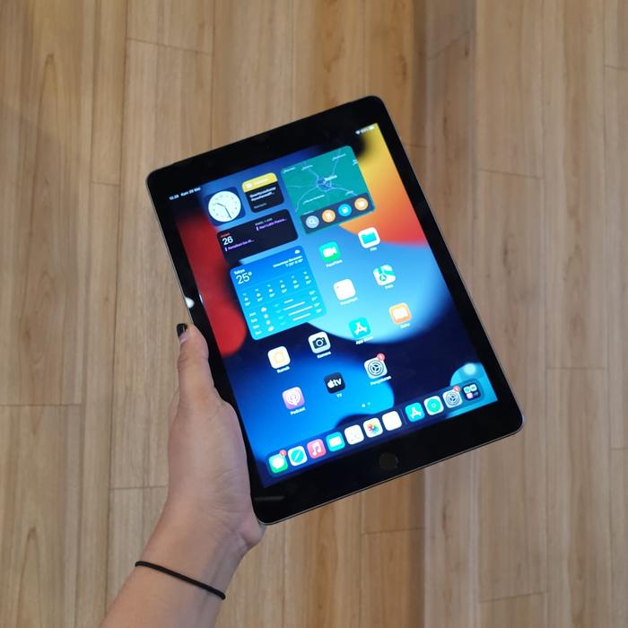 B】iPad Air 2/32GB/352072078043547 溶かせ 