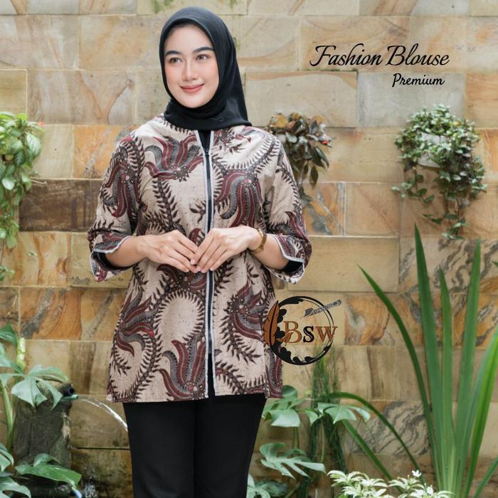 Gambar Baju Batik Wanita Atasan Blouse Wanita Modern Sleting Depan - b zpr kbs abang, L dari batik Altama undefined Tokopedia