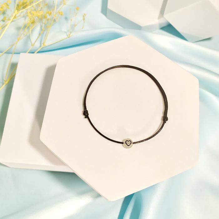 Gambar gelang glow in the dark inisial huruf tali hitam korea bisa nyala - LOVE dari iles_NEW undefined Tokopedia