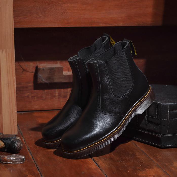 sepatu docmart dr martens chelsea boots 39
