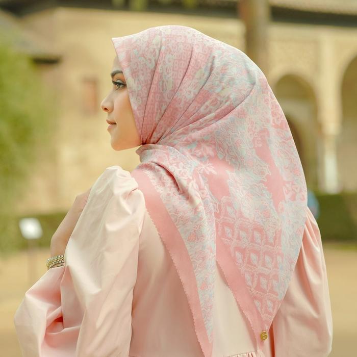 Gambar Buttonscarves Granada Series Voal New - Salmon Rose dari duwastore undefined Tokopedia