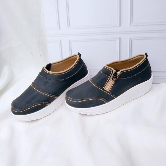 Gambar sepatu wedges wanita relesting ritz original one love - Hitam, 40 dari one love outlet undefined Tokopedia