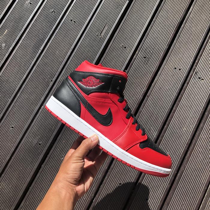 aj1 mid black red