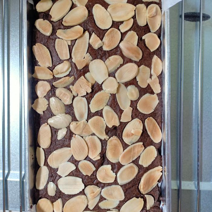 Gambar Brownies Panggang Original Coklat (20x10) - Almond dari KuenyaRin undefined Tokopedia