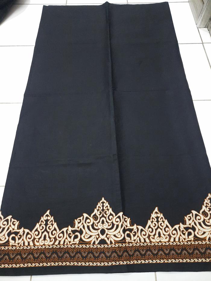 Gambar Sinjang/Jarik/Kain Batik Latar Cemeng - Gunungan Kecil dari Koleksi Antik Jawa undefined Tokopedia