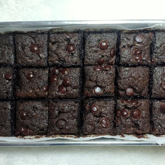 Gambar Brownies Panggang Original Coklat (20x10) - Choco Chips dari KuenyaRin undefined Tokopedia