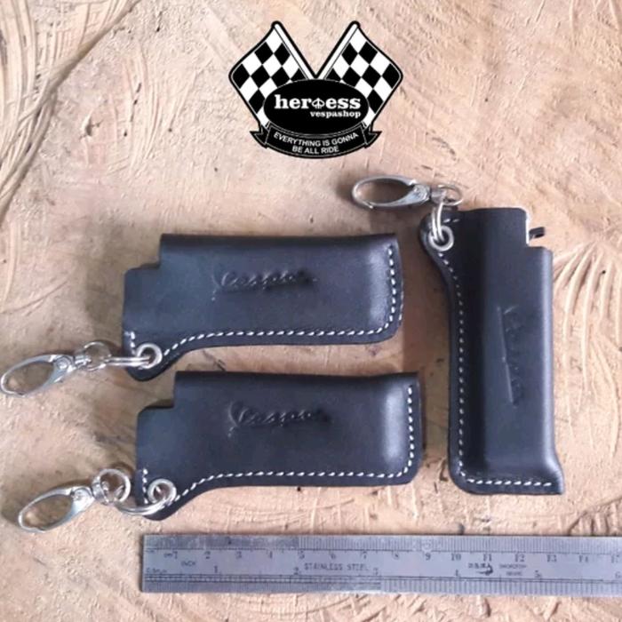 Gambar wadah gantungan sarung tempat korek lighter leather case embos vespa - Hitam dari heroess Vespashop Kab. Subang Tokopedia
