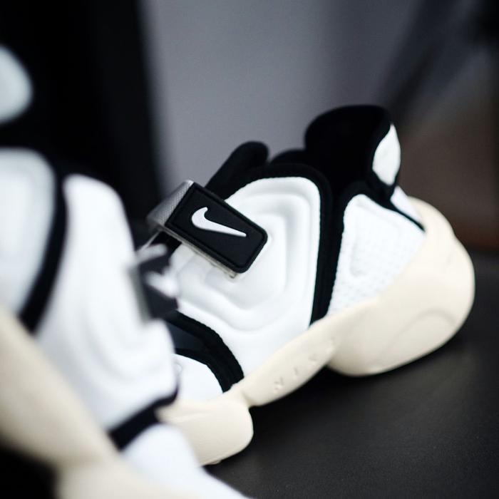 Gambar Nike Aqua Rift Sepatu Wanita White Black Original - Putih, 36 dari MDAP SPORT undefined Tokopedia