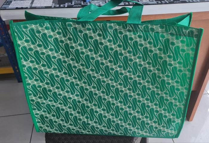Gambar Goodie Bag/Tas kain Spunbond motif Batik type menyamping - Hijau Tua dari Nerd Party undefined Tokopedia
