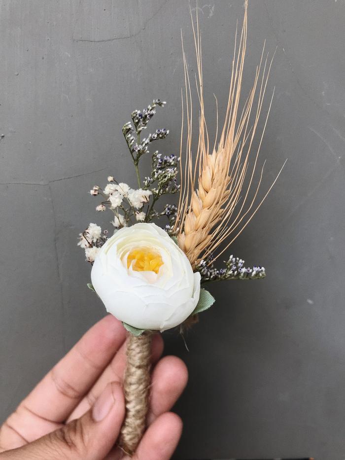 Gambar corsage jas pria rustic - Putih dari dried flower studio undefined Tokopedia