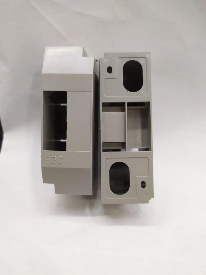 Gambar box mcb 1 pase / bok mcb 1 phase / mcb box / BBC /Hiro/yayako dari Tang Electric Kenari undefined Tokopedia