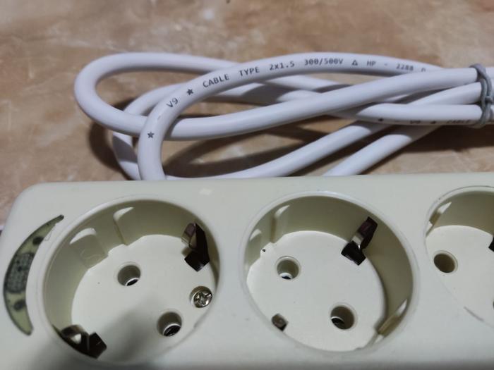 Gambar STOP KONTAK 4 LUBANG,TERMINAL LISTRIK COLOKAN SNI DAN KABEL SIAP PAKAI - 4 lubang 2M dari FORMUTECH undefined Tokopedia