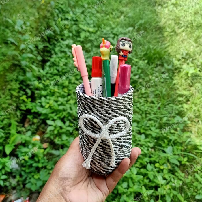 Gambar prakarya botol daur ulang tempat pensil daur ulang kerajinan tangan dari TWIN'SCRAFT undefined Tokopedia