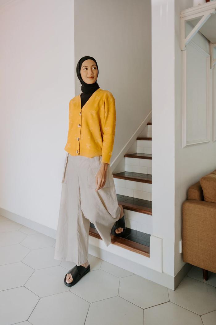Gambar Dama Kara Basic Wide Pants - Oatmeal dari Dama Kara undefined Tokopedia