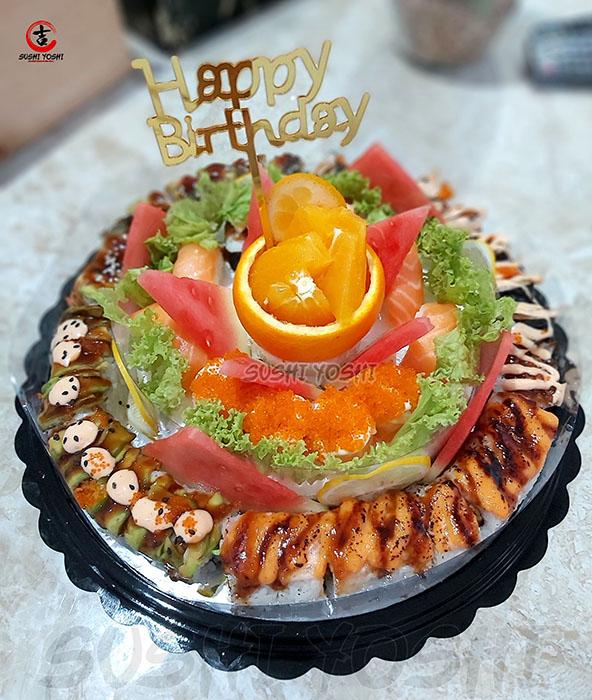 Gambar KUE ULANG TAHUN-SUSHI CAKE-SUSHI BIRTHDAY - (YURI CAKE)42pcs dari SUSHI YOSHI *CENTRAL KITCHEN* undefined Tokopedia