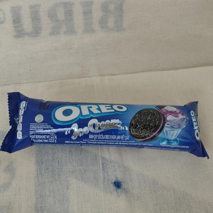 Gambar OREO rasa ICE CREAM BLUEBERRY 123,5 gr, snack camilan biskuit UNGU dari Cresco undefined Tokopedia