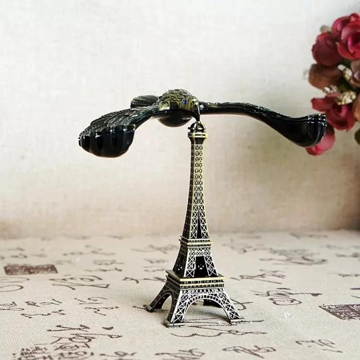 Gambar miniatur menara Eiffel Eagle balance - tembaga dari DKMART EXPRESS undefined Tokopedia