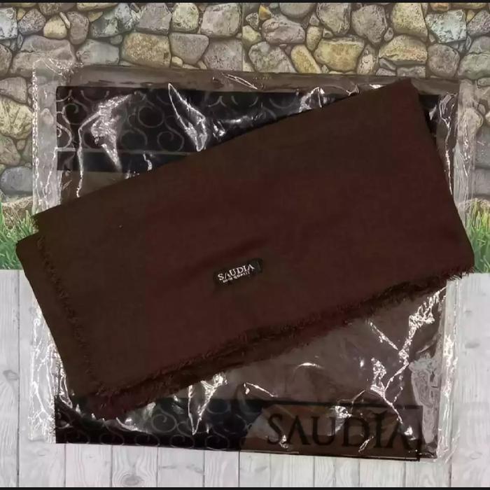 Gambar Kerudung Segi Empat Saudia Rawis Polos / Hijab Segi Empat - Coklat pramuka dari Mandalawangi_gp undefined Tokopedia