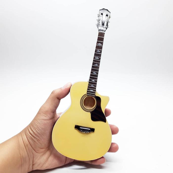 Gambar Miniatur gitar Akustik Taylor Property New Born - CREAM dari miniaturgitar undefined Tokopedia