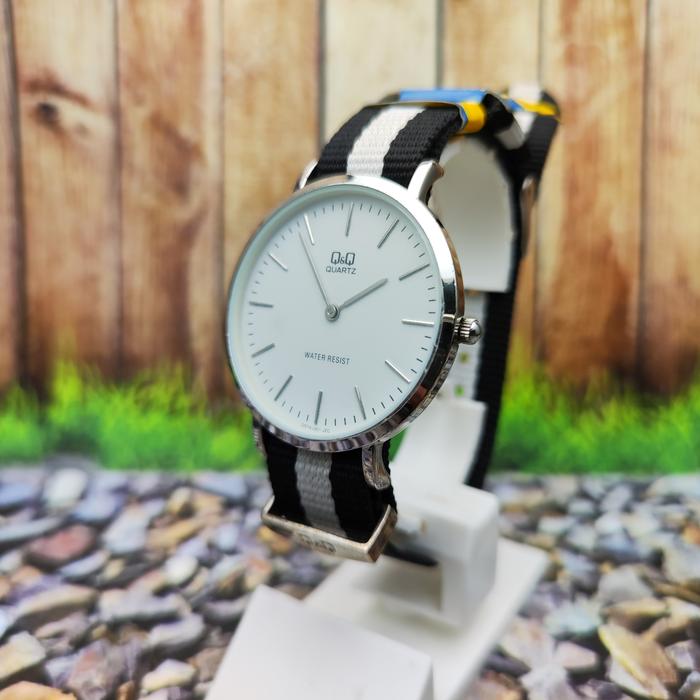 Gambar Jam Tangan Pria Q&Q QQ QnQ Analog Strap Kulit Hitam Q974J301Y Original - Q974J321Y dari Ogytashop undefined Tokopedia