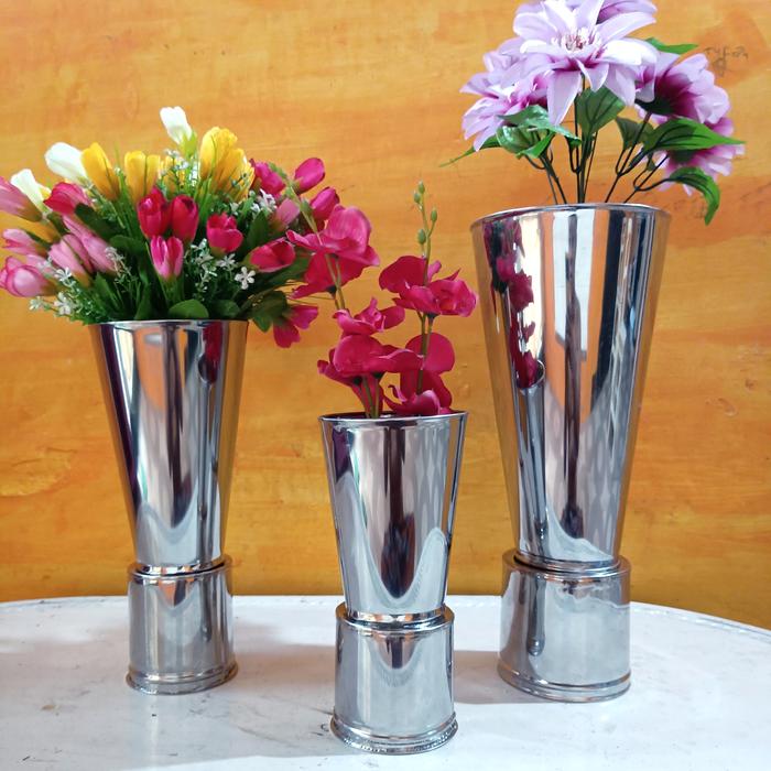 Gambar Vas Bunga Model Piala / Pot Bunga Piala Stainless - Stainless, T 40 cm dari Pengerajin Vas undefined Tokopedia