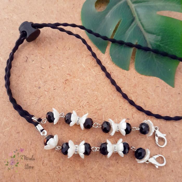 Gambar STRAP MASKER 2IN1 MUTIARA CRYSTAL PREMIUM | STRAP MASKER PREMIUM - BUNGA HITAM dari Vanda Store Sby undefined Tokopedia