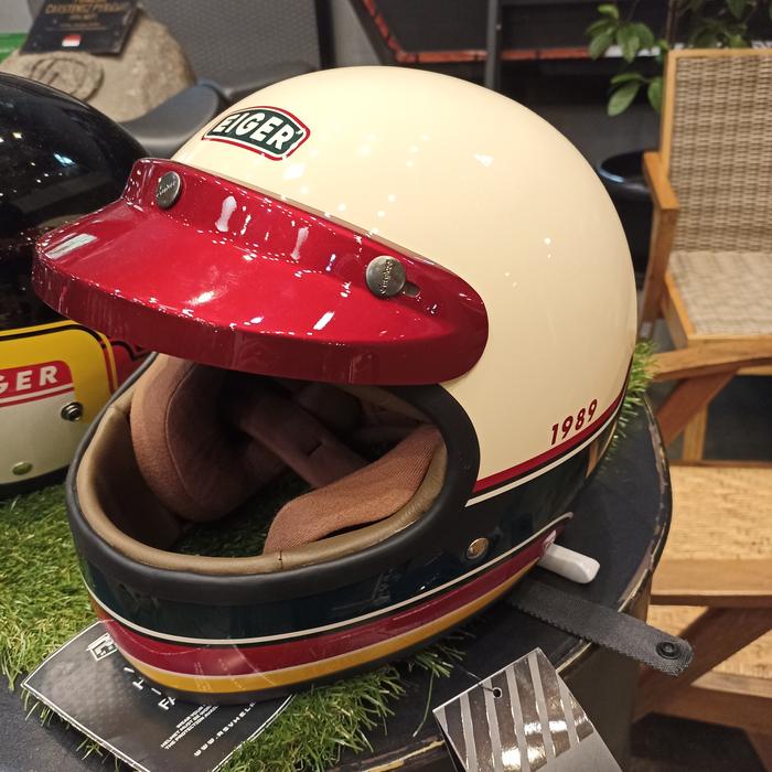 Gambar Helm Eiger VECCHIO FF Helmet Off White Putih Gading 91000 7388 Ori - M dari Mr Radent undefined Tokopedia