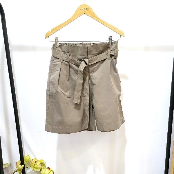 Gambar celana pendek twill wanita LE ZAHRA SIGNATURE Celana Baggy Maudy - oliveabu dari LEZAHRASIGNATURE undefined Tokopedia