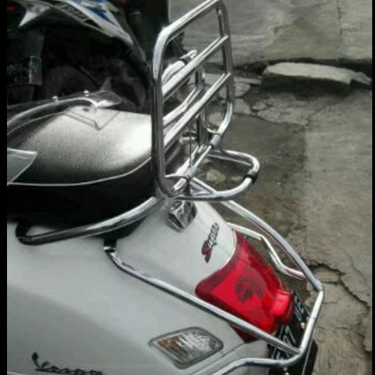 Gambar Aksesoris Backrack/Sandaran Buat Vespa GTS,Primavera dan New Sprint - Chrome Silver, Prima/Sprint dari Racing Sport_NEW undefined Tokopedia