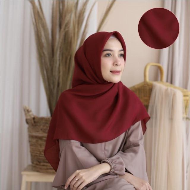 Gambar Hijab BellaSquare Segi Empat Warna Terlengkap - Marun dari Gelasi Fashion Store undefined Tokopedia