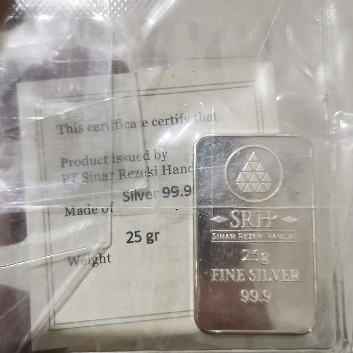 Gambar Perak SRH 25 gram Sertifikat Logam Mulia Silver 25gr Asli 25 gr dari AEY Inc. undefined Tokopedia