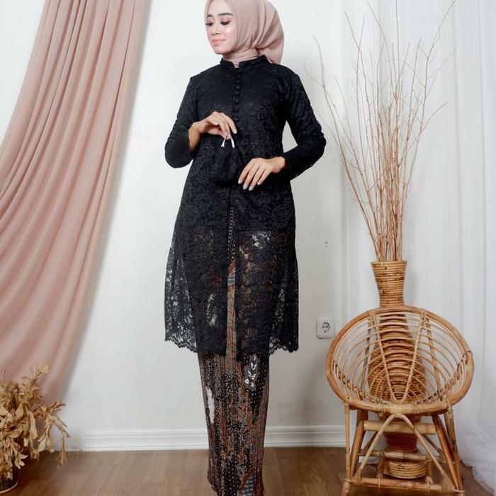 Gambar Kebaya Tunik Brukat Modern Kancing Seribu / Baju Kebaya Brokat - Hitam, L dari Astutikebaya undefined Tokopedia