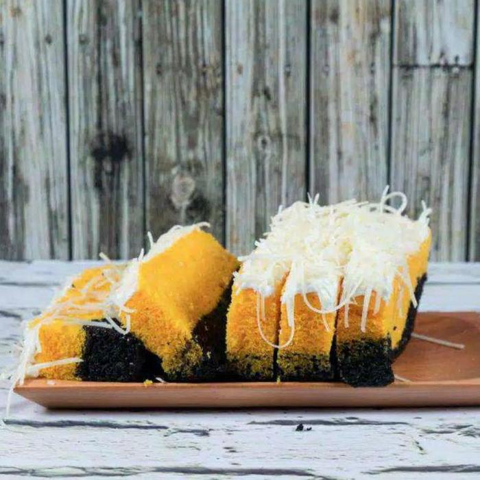 Gambar Brownies Lapis Kukus Tugu Malang - Ori dari TOKO_TOYO undefined Tokopedia