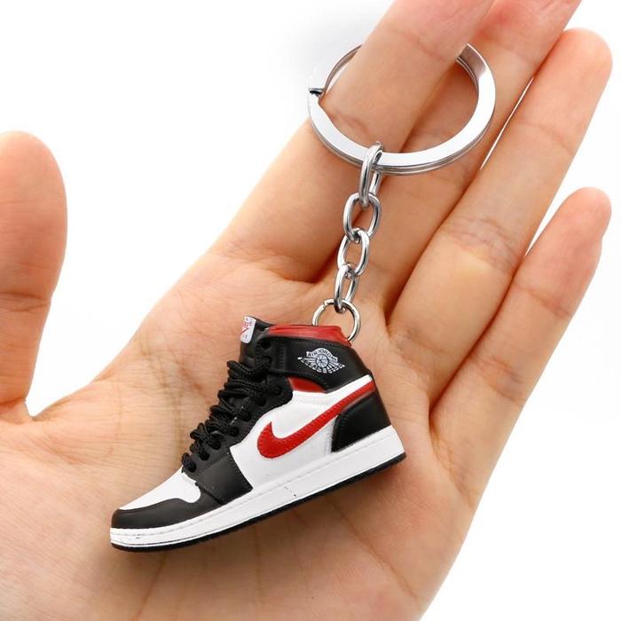 Gambar Miniatur Sepatu Sneakers Mini Sneakers 3d model Key Chain AJ1 - Bred/Banned dari XV-Kids undefined 5 Tokopedia