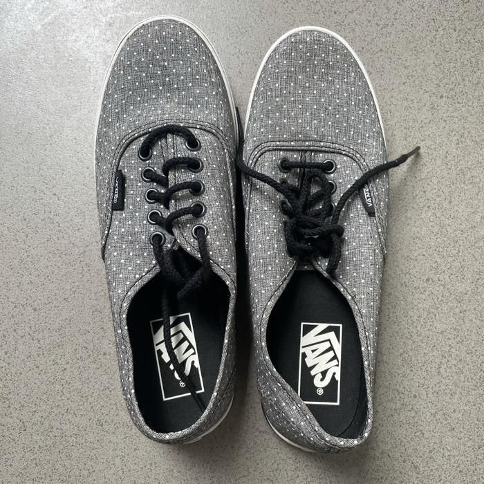 Gambar sepatu vans original like new baru dipakai sekali dari Secondchance8 undefined Tokopedia