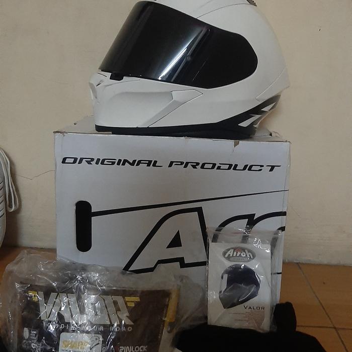 Jual Helm airoh valor white gloss Kota Cimahi Risgi Store
