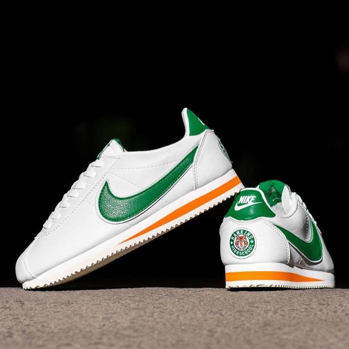 harga nike cortez stranger things