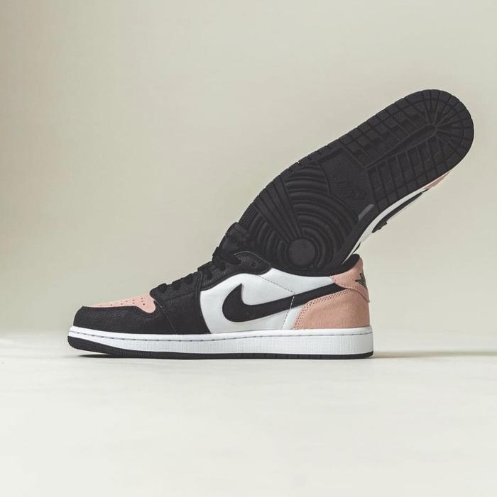 Jual AIR JORDAN RETRO LOW OG 