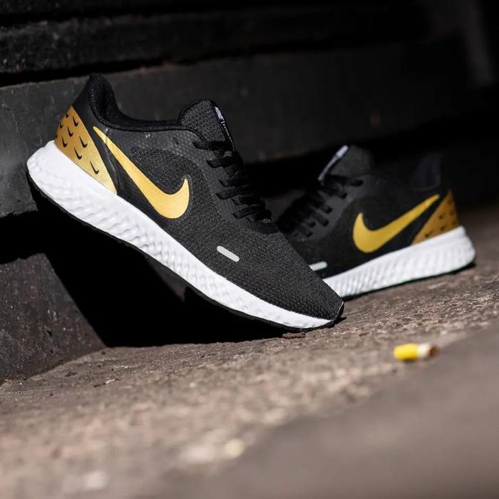 nike revolution fable