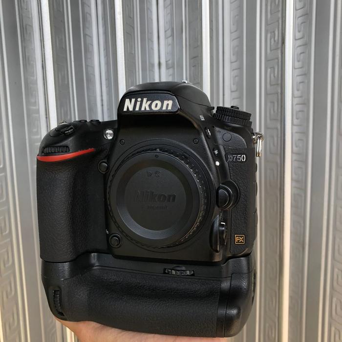 Jual Nikon d750 wiffi body only include batre grip meike bkn d700