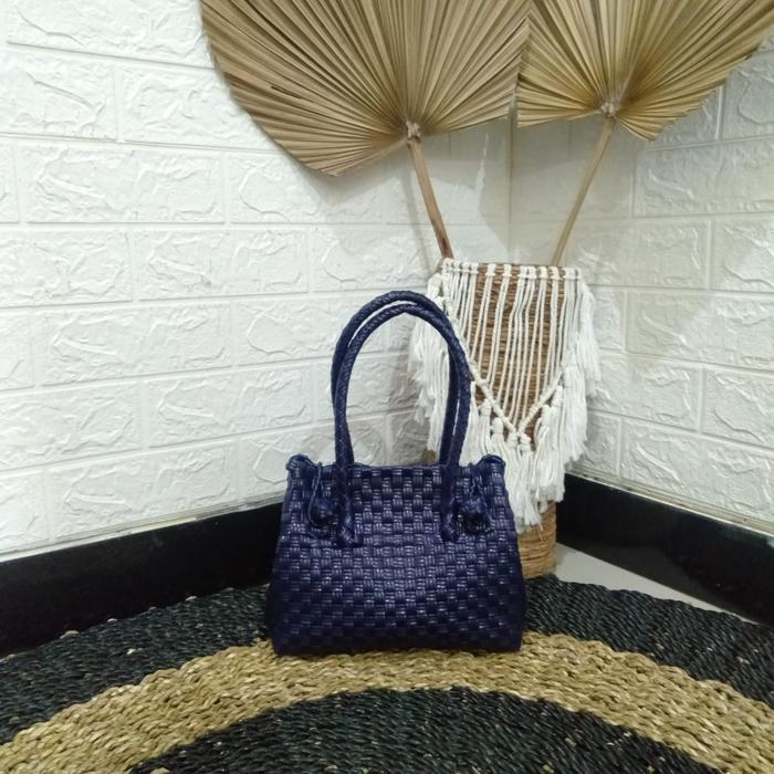 Gambar Tas Anyaman Jali / Tas anyaman Plastik / Model Petty mini lucu - Navy, Small dari Kiyushoping undefined Tokopedia