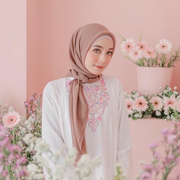 Gambar Bella Square Hijab Segi Empat Tebal Double Hycount / Kerudung Muslim Wanita Basic - Part 1 - Milo dari Aria Hijab Store undefined Tokopedia