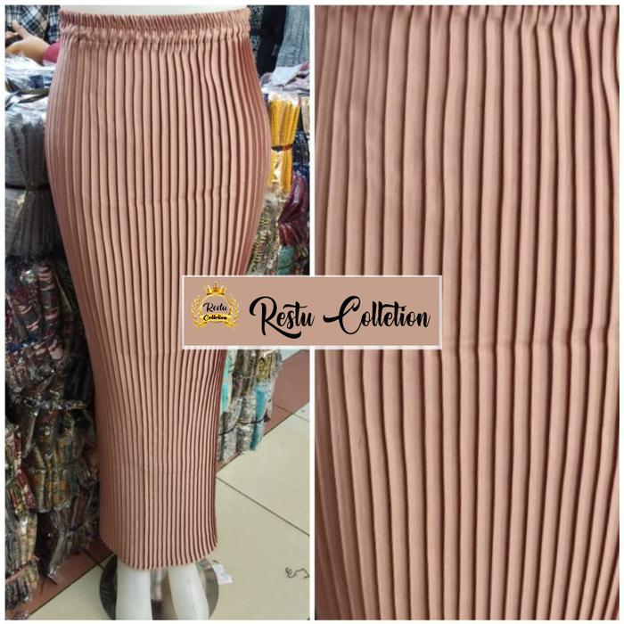 Gambar COD Rok Plisket Polos Instan Bahan Semi Silk Sutra Premium Bawahan Kebaya Wisuda Warna Maroon Panjang Seragam Pesta Kondangan Wanita Nyaman Kerja Formal - Mocca dari RESTU COLLETION undefined Tokopedia